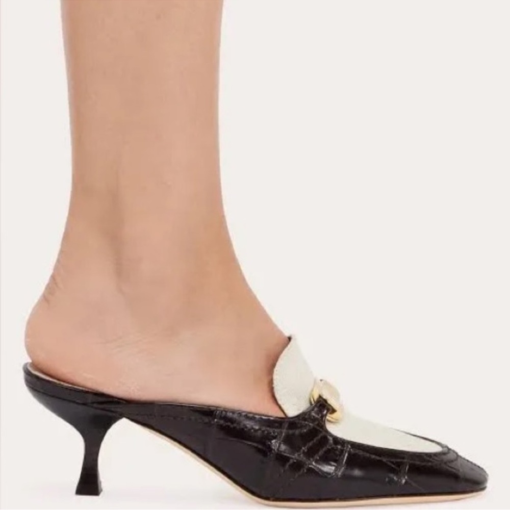 SALVATORE FERRAGAMO Elodye Kitten
Heel Slip On Mules, Size 9
$549 $995
Size: 9